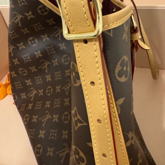 Louis Vuitton CarryAll MM - Picture 8 of 17